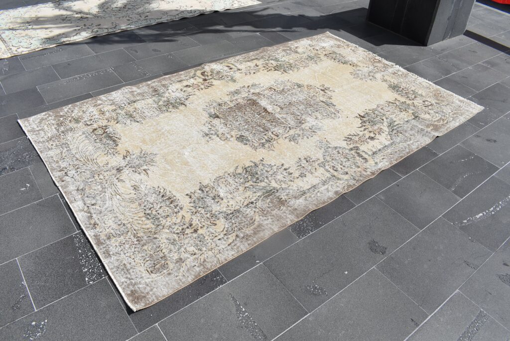 5.5 Ft. X 9.3 Ft. Vintage Turkish Rug TR01997 – Turk Rugs