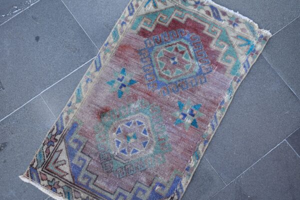 1.6 ft. x 2.8 ft. Vintage Turkish Rug TR03927 Image 5