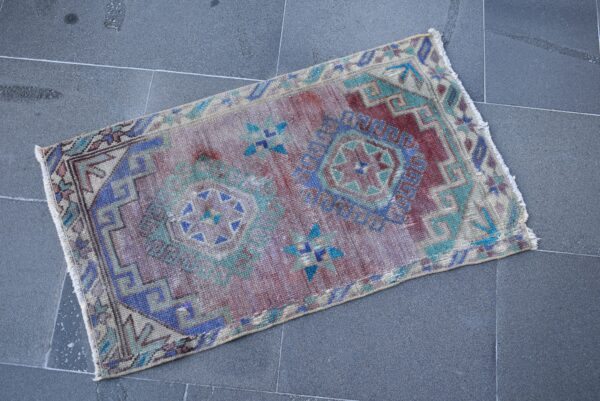 1.6 ft. x 2.8 ft. Vintage Turkish Rug TR03927 Image 1