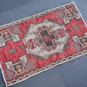 1.6 ft. x 2.6 ft. Vintage Turkish Rug TR03957 Image 1