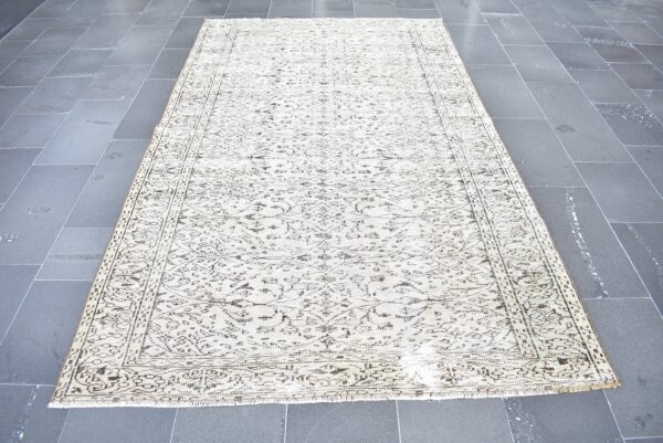 5.3 ft. x 9.2 ft. Vintage Turkish Rug TR04147 Image 2
