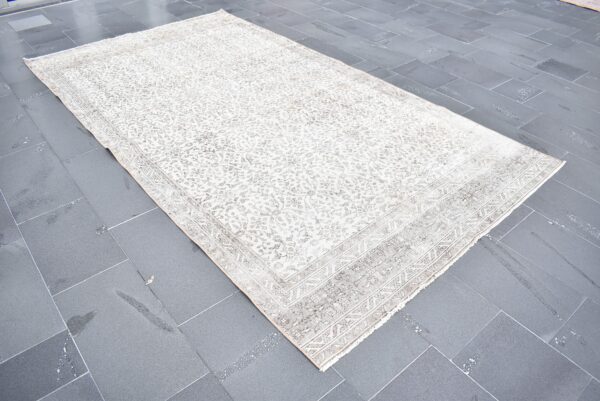 5.6 ft. x 10.2 ft. Vintage Turkish Rug TR04157 Image 3