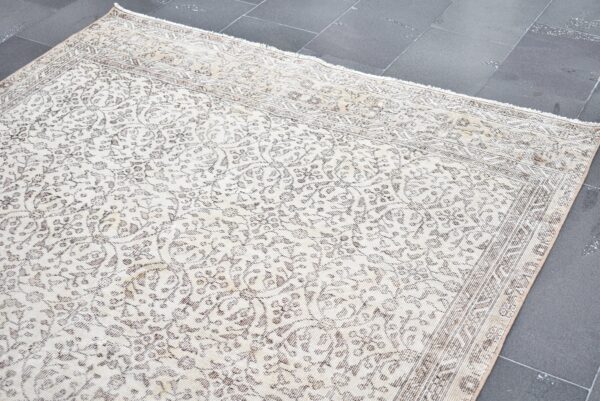 5.6 ft. x 10.2 ft. Vintage Turkish Rug TR04157 Image 4