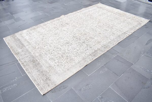 5.6 ft. x 10.2 ft. Vintage Turkish Rug TR04157 Image 1
