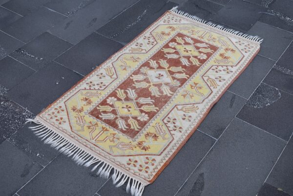 2.6 ft. x 4.9 ft. Vintage Turkish Rug TR04517 Image 1