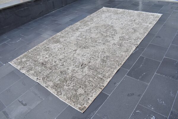 5.4 ft. x 9.9 ft. Vintage Turkish Rug TR04547 Image 1