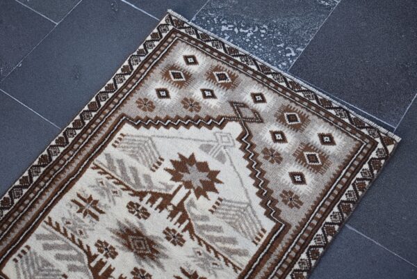 2.2 ft. x 3.8 ft. Vintage Turkish Rug TR04677 Image 4