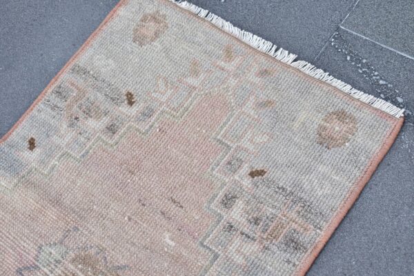 1.5 ft. x 2.8 ft. Vintage Turkish Rug TR04717 Image 4