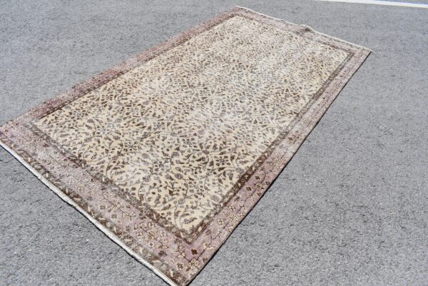 4.7 ft. x 8.6 ft. Vintage Turkish Rug TR04927 Image 1