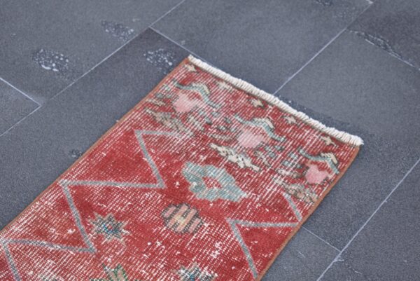 1.3 ft. x 3.9 ft. Vintage Turkish Rug TR05067 Image 4