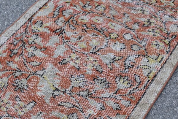 2.6 ft. x 5.7 ft. Vintage Turkish Rug TR05217 Image 5