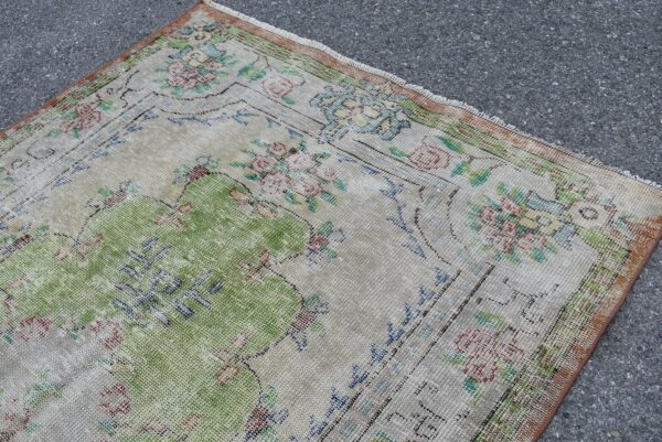 4.7 ft. x 8.1 ft. Vintage Turkish Rug TR05257 Image 4