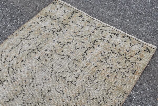 2.8 ft. x 6.4 ft. Vintage Turkish Rug TR05617 Image 4