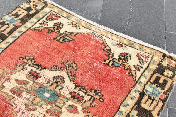 2.5 ft. x 3.2 ft. Vintage Turkish Rug TR05717 Image 4