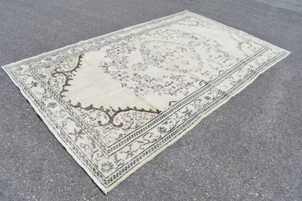 5.7 ft. x 9.8 ft. Vintage Turkish Rug TR06627 Image 1