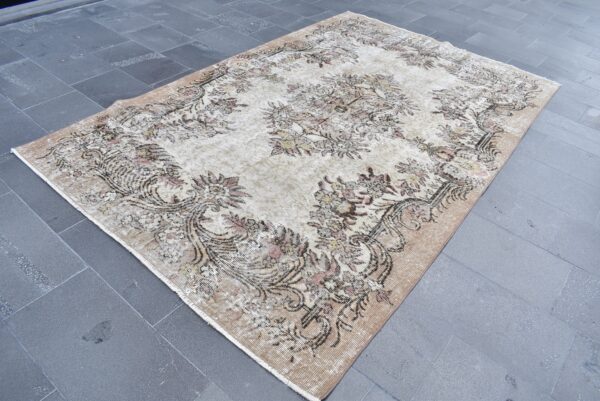 5.5 ft. x 8.9 ft. Vintage Turkish Rug TR07017 Image 1