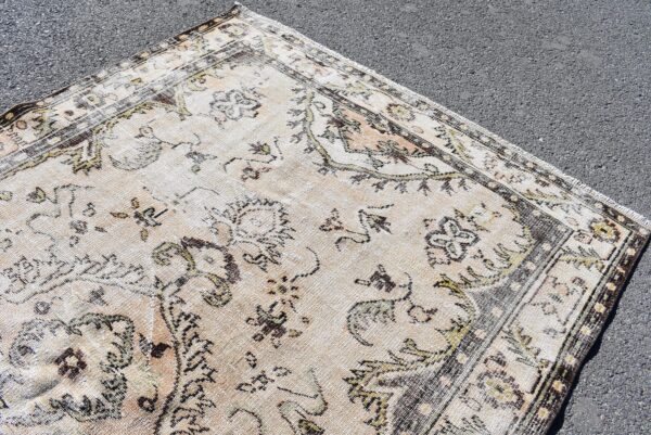 5.6 ft. x 9.3 ft. Vintage Turkish Rug TR08027 Image 4