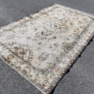 5.6 ft. x 9.3 ft. Vintage Turkish Rug TR08027 Image 1