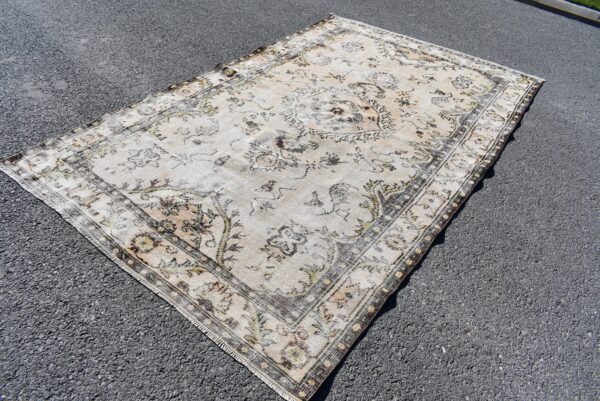 5.6 ft. x 9.3 ft. Vintage Turkish Rug TR08027 Image 1