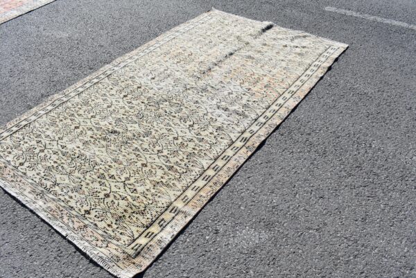 4.6 ft. x 8.2 ft. Vintage Turkish Rug TR09457 Image 1