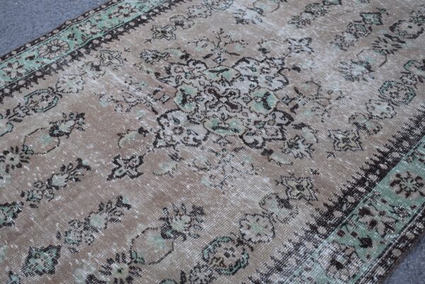 5.5 ft. x 10.1 ft. Vintage Turkish Rug TR09957 Image 5