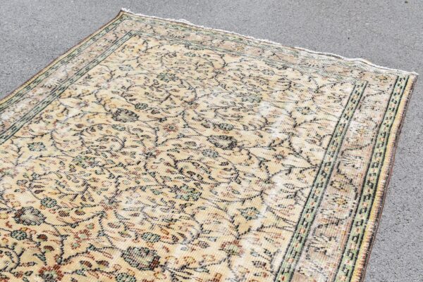 5.6 ft. x 9.2 ft. Vintage Turkish Rug TR10437 Image 4