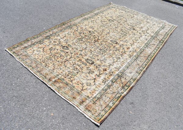 5.6 ft. x 9.2 ft. Vintage Turkish Rug TR10437 Image 1