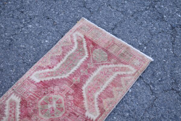 1.4 ft. x 3.5 ft. Vintage Turkish Rug TR10547 Image 4