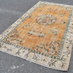 5.5 ft. x 9 ft. Vintage Turkish Rug TR10727 Image 1