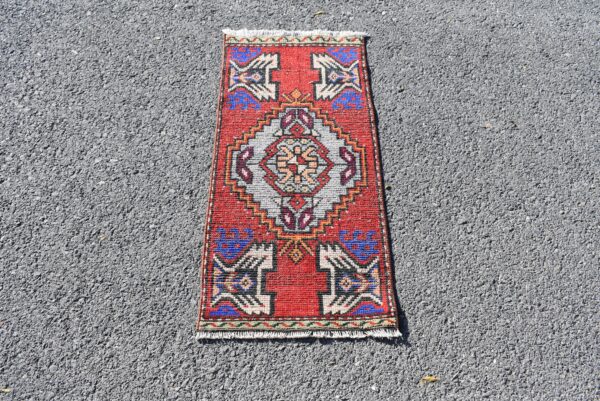 1.4 ft. x 3.3 ft. Vintage Turkish Rug TR10757 Image 2