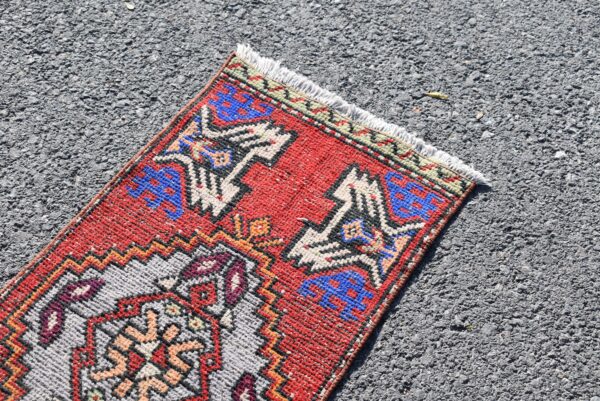 1.4 ft. x 3.3 ft. Vintage Turkish Rug TR10757 Image 4