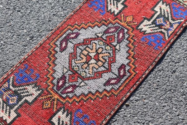 1.4 ft. x 3.3 ft. Vintage Turkish Rug TR10757 Image 5