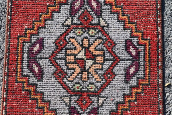 1.4 ft. x 3.3 ft. Vintage Turkish Rug TR10757 Image 6
