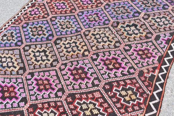 4.7 ft. x 8.1 ft. Vintage Kilim Rug TR59672 Image 5
