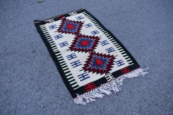 3 ft. x 4.8 ft. Vintage Kilim Rug TR59842 Image 3