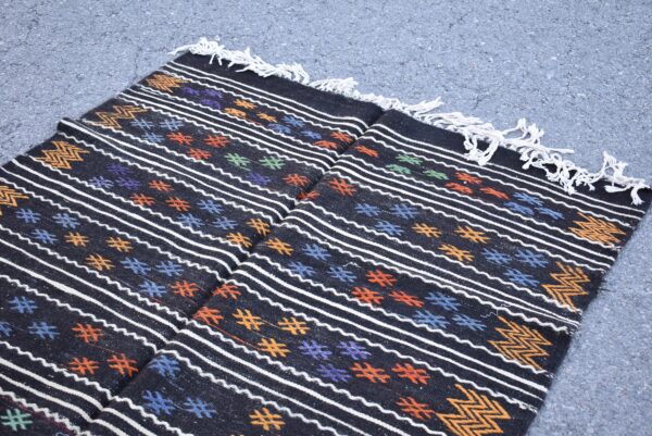 4.7 ft. x 9 ft. Vintage Kilim Rug TR59862 Image 4