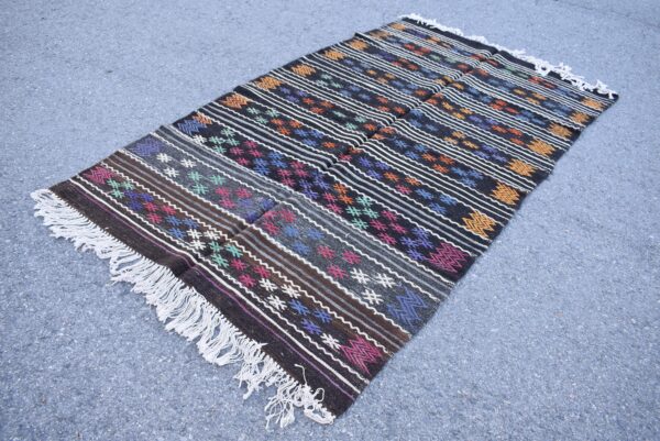4.7 ft. x 9 ft. Vintage Kilim Rug TR59862 Image 1