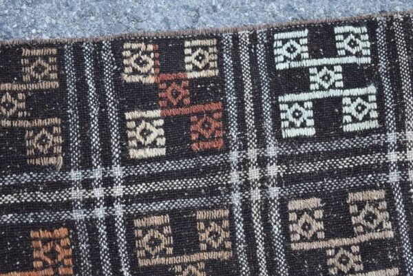 5.5 ft. x 9.4 ft. Vintage Kilim Rug TR59882 Image 6