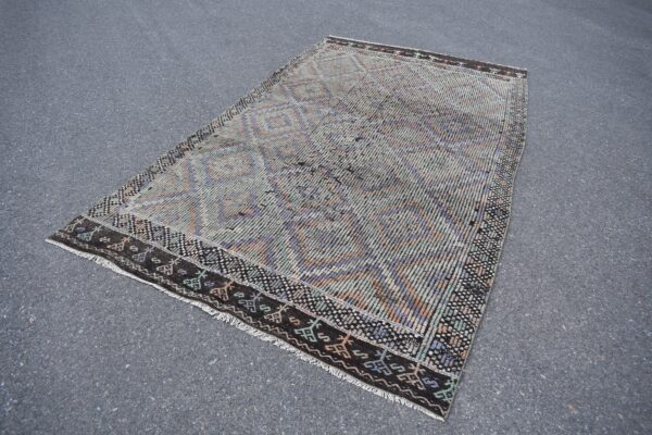 5.6 ft. x 9.9 ft. Vintage Kilim Rug TR59962 Image 1