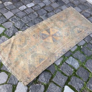 1.6 ft. x 3.3 ft. Vintage Turkish Rug TR20167 Image 1