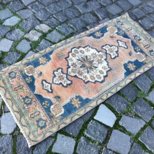 1.6 ft. x 3.4 ft. Vintage Turkish Rug TR20197 Image 1