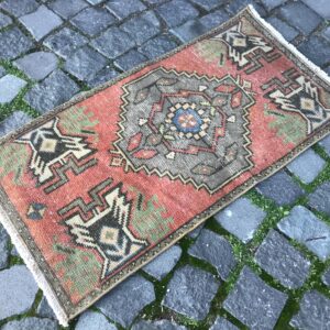 1.5 ft. x 2.8 ft. Vintage Turkish Rug TR20227 Image 1