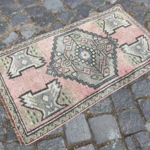 1.6 ft. x 2.9 ft. Vintage Turkish Rug TR20917 Image 1