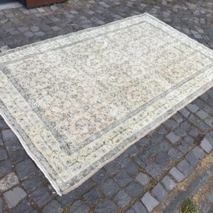 5.3 ft. x 8.5 ft. Vintage Turkish Rug TR20967 Image 1