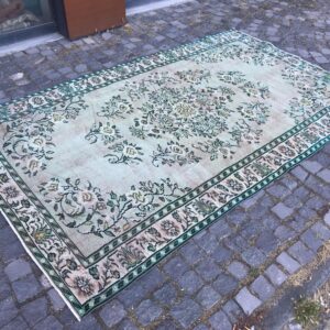 5.6 ft. x 9.3 ft. Vintage Turkish Rug TR21727 Image 1