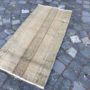 1.7 ft. x 3.7 ft. Vintage Patchwork Rug TR21894 Image 1