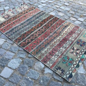 2.8 ft. x 5 ft. Vintage Patchwork Rug TR21914 Image 1