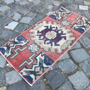 1.3 ft. x 2.6 ft. Vintage Turkish Rug TR22057 Image 1