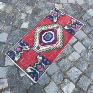 1.3 ft. x 2.6 ft. Vintage Turkish Rug TR22067 Image 1