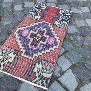 1.3 ft. x 2.6 ft. Vintage Turkish Rug TR22127 Image 1